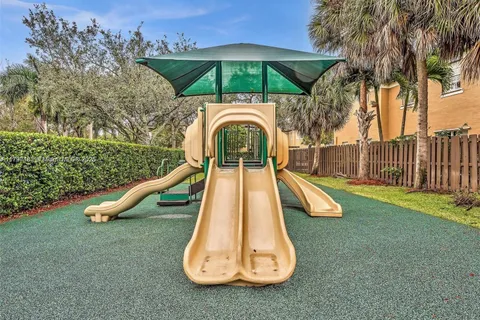 8706 Blaze Ct, Davie FL 33328