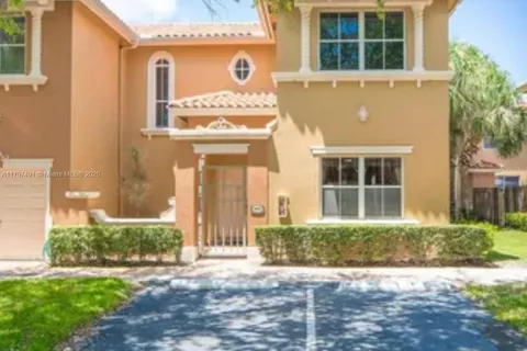 8551 NW 141st Ter # 301, Miami Lakes FL 33016