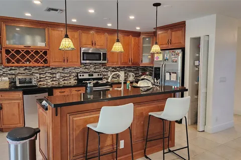 6365 NW 77th Pl, Parkland FL 33067