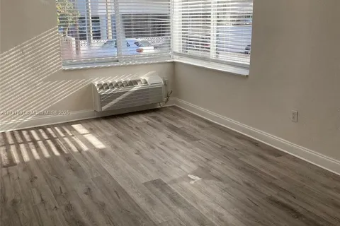320 80th St # 5A, Miami Beach FL 33141