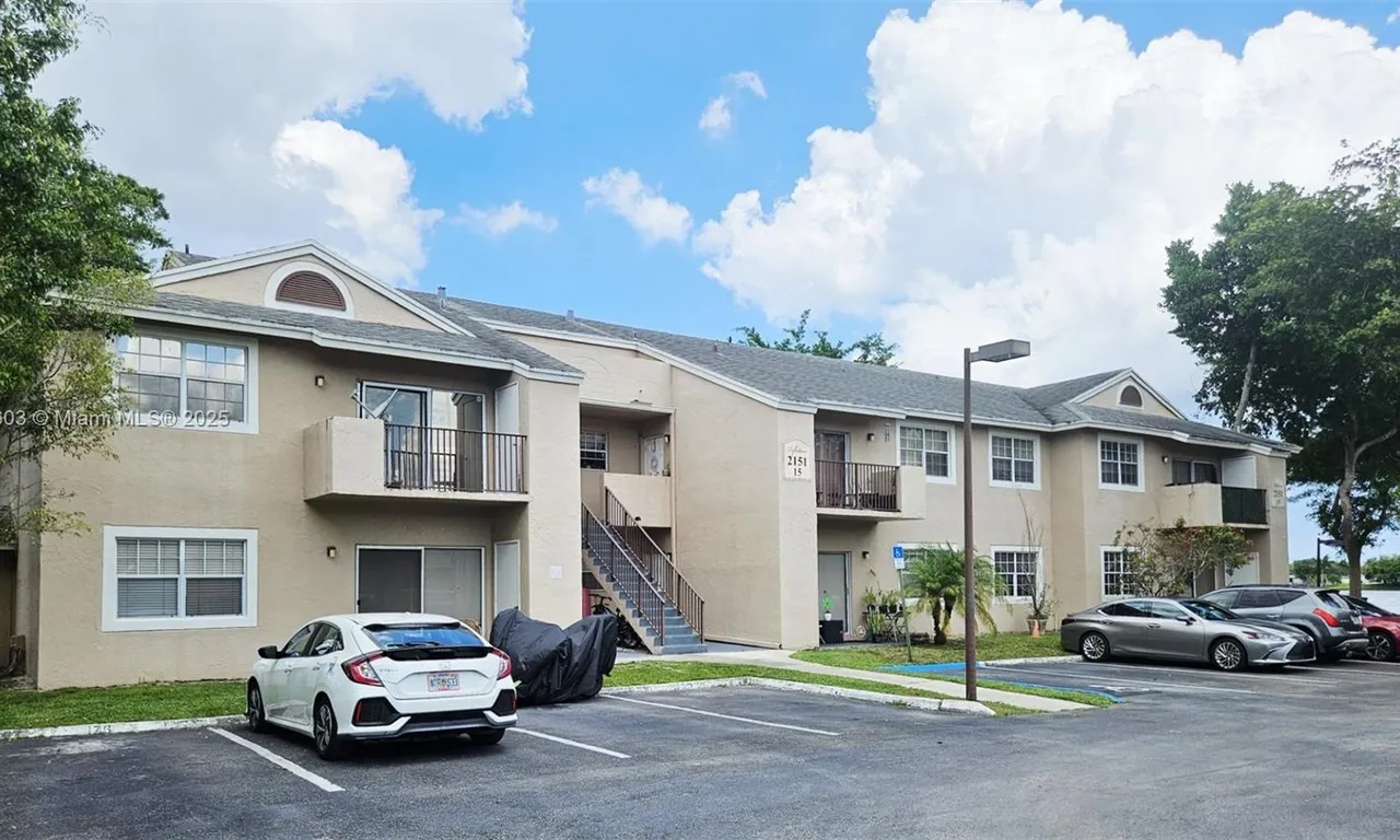 2151 NW 96 TERR # 15L, Pembroke Pines FL 33024