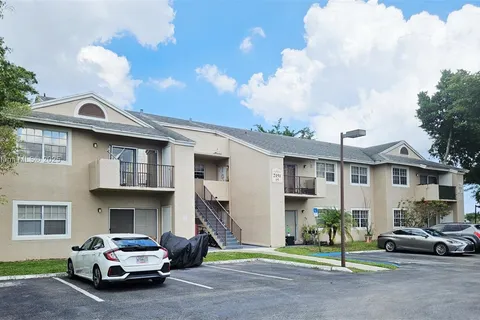 2151 NW 96 TERR # 15L, Pembroke Pines FL 33024