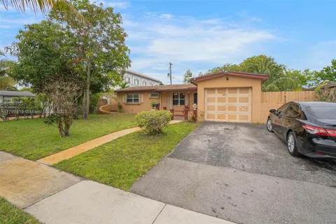 3549 NW 39th Ave, Lauderdale Lakes FL 33309