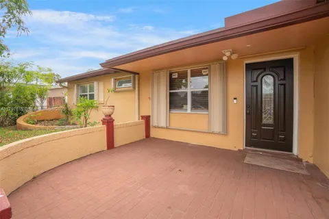 3549 NW 39th Ave, Lauderdale Lakes FL 33309