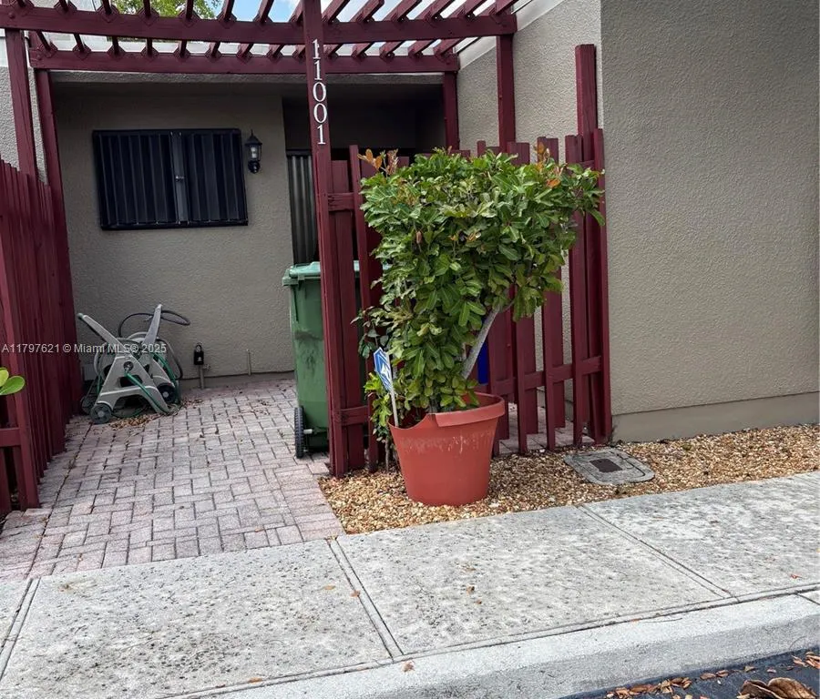 11001 N Lakeview Dr # 11001, Pembroke Pines FL 33026