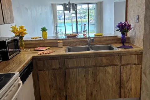 11001 N Lakeview Dr # 11001, Pembroke Pines FL 33026