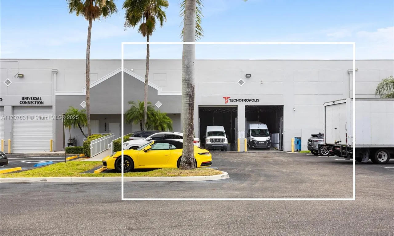 10840 NW 27th St, Doral FL 33172