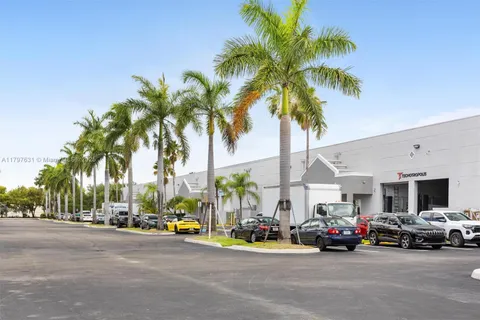 10840 NW 27th St, Doral FL 33172