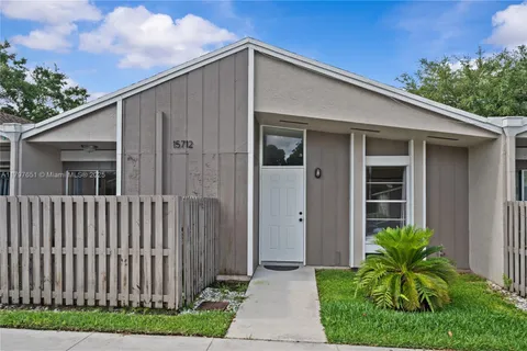 15712 Woodgate Ct # B, Sunrise FL 33326
