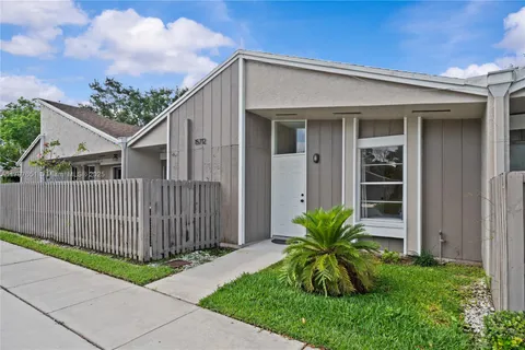 15712 Woodgate Ct # B, Sunrise FL 33326