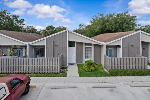 15712 Woodgate Ct # B, Sunrise FL 33326