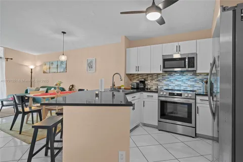 15712 Woodgate Ct # B, Sunrise FL 33326