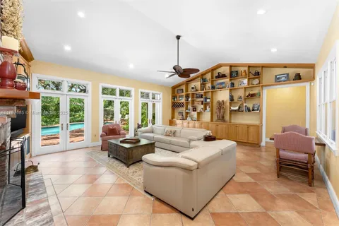 7400 SW 47th Ct, Miami FL 33143