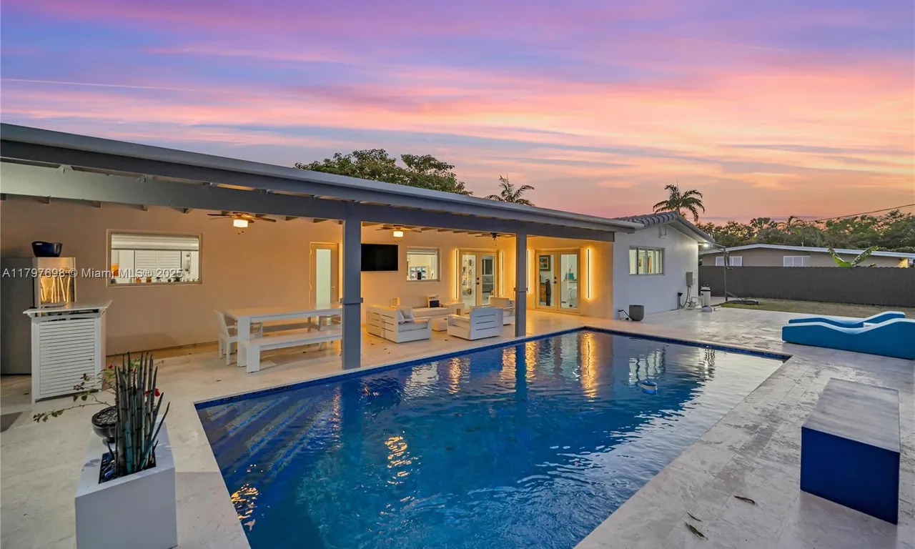 8501 SW 142nd St, Palmetto Bay FL 33158