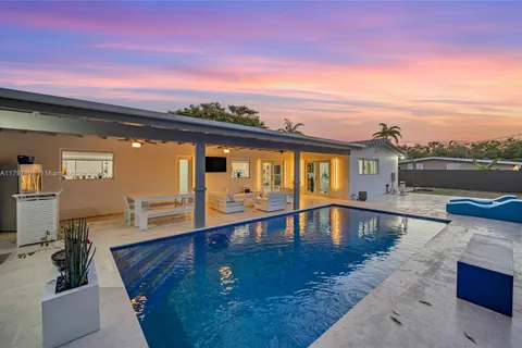 8501 SW 142nd St, Palmetto Bay FL 33158