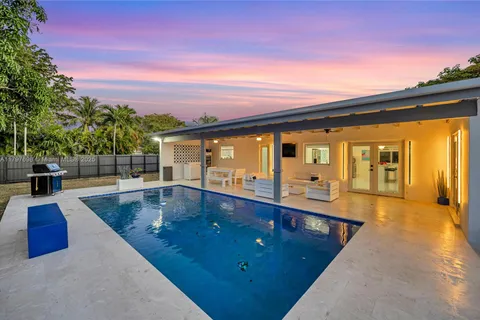 8501 SW 142nd St, Palmetto Bay FL 33158