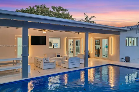 8501 SW 142nd St, Palmetto Bay FL 33158
