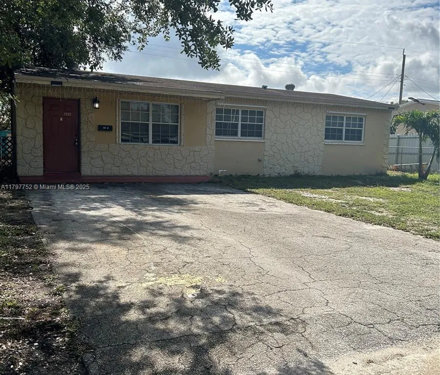 1221 N 72nd Ave, Hollywood FL 33024