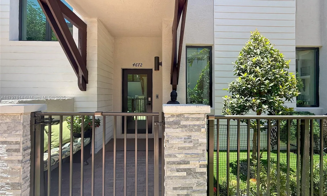 4672 NW 83rd Pkwy, Doral FL 33166