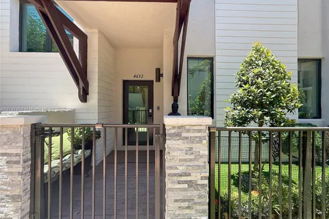 4672 NW 83rd Pkwy, Doral FL 33166