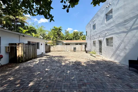 572 NE 67th St # 6, Miami FL 33138