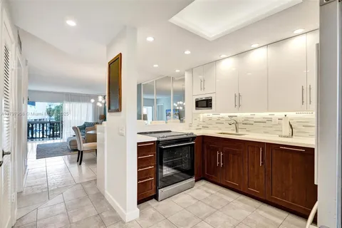 450 Paradise Isle Blvd # 204, Hallandale Beach FL 33009