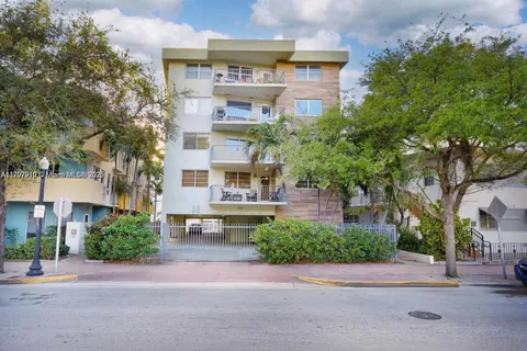 220 Washington # 3A, Miami Beach FL 33139