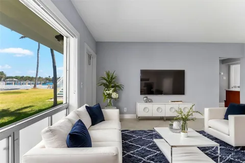 2508 Bay Dr # 23, Pompano Beach FL 33062