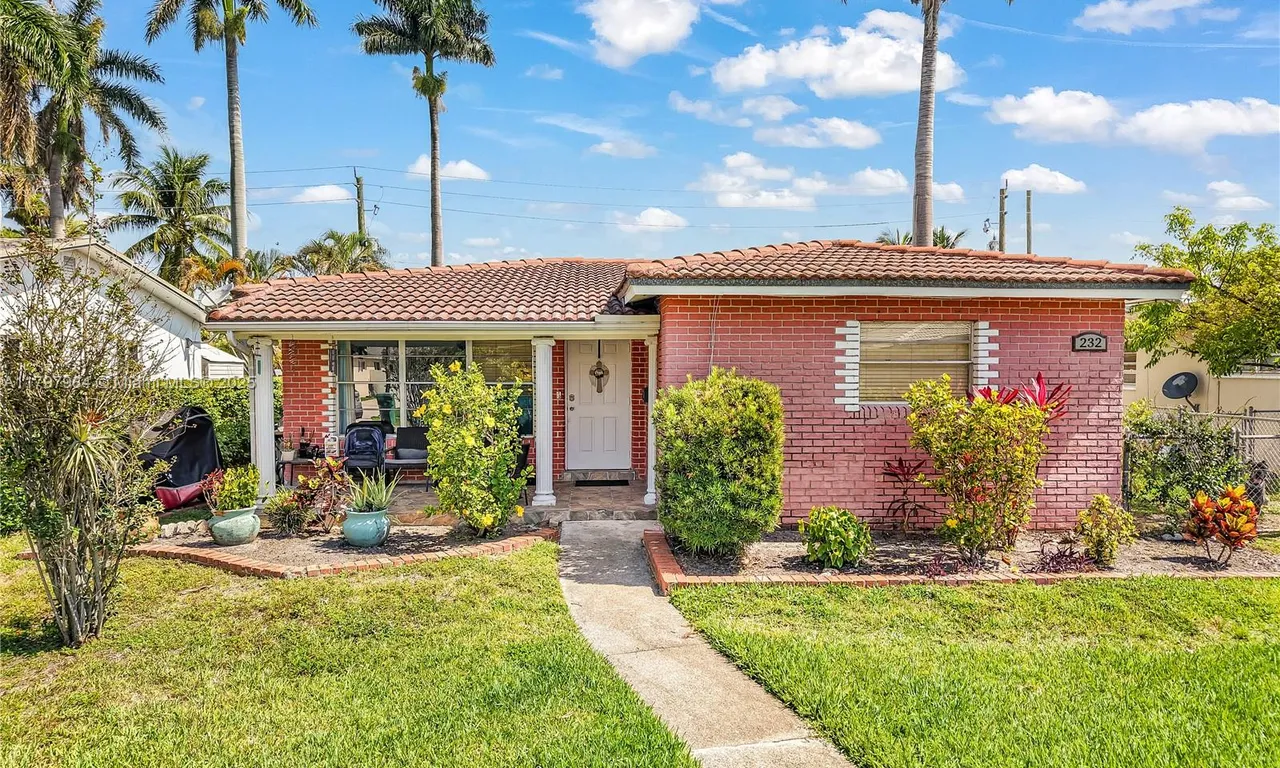 232 SE 6th St, Dania Beach FL 33004