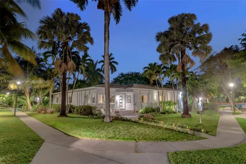 5550 N Bayshore Dr, Miami FL 33137