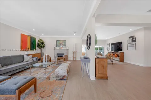5550 N Bayshore Dr, Miami FL 33137