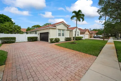 1199 NW 166th Ave, Pembroke Pines FL 33028