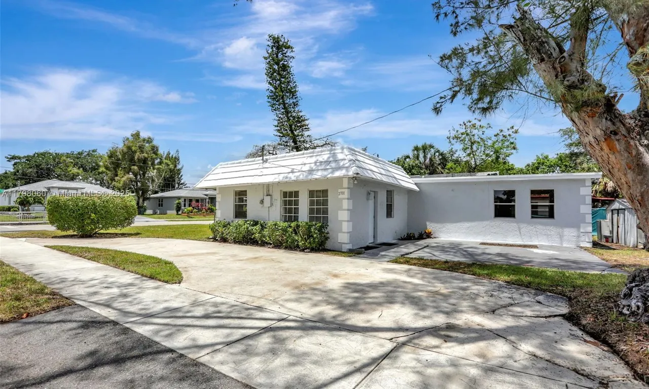 2701 NW 18th Ter, Oakland Park FL 33311