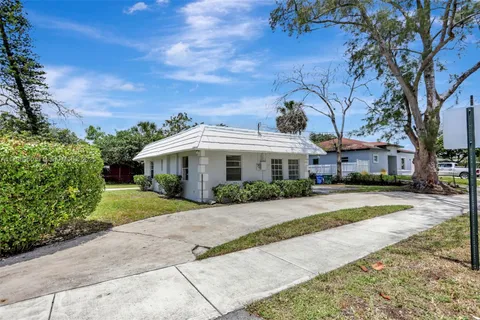2701 NW 18th Ter, Oakland Park FL 33311