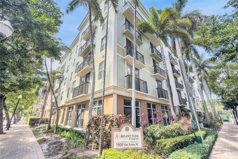 1900 Van Buren St # 105B, Hollywood FL 33020