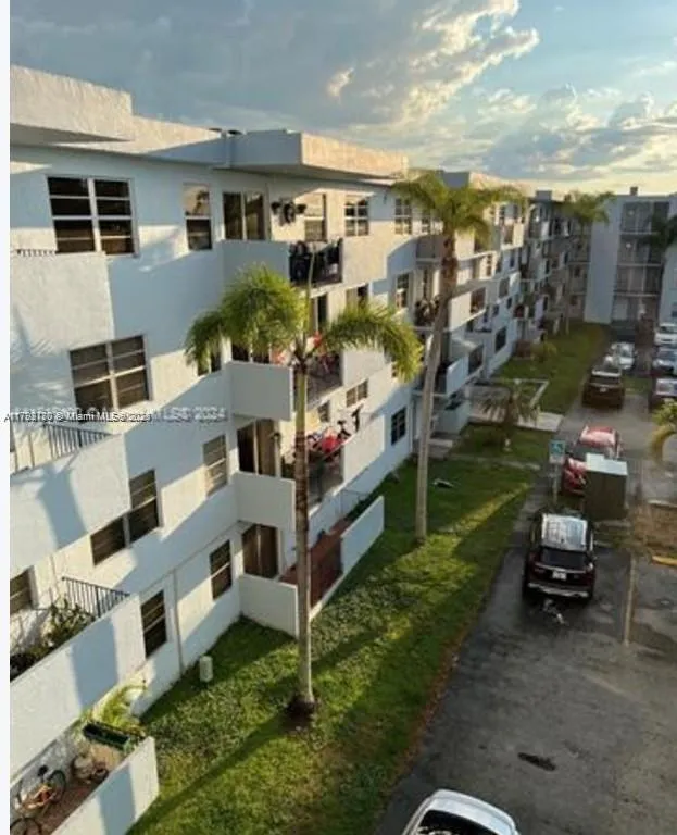 1221 SW 122nd Ave # 401, Miami FL 33184