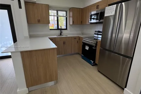 421 SW 11th Ave, Hallandale Beach FL 33009