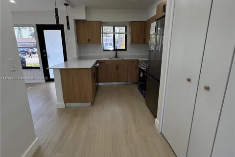 421 SW 11th Ave, Hallandale Beach FL 33009