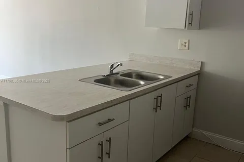 2701 Riverside Dr # B, Coral Springs FL 33065
