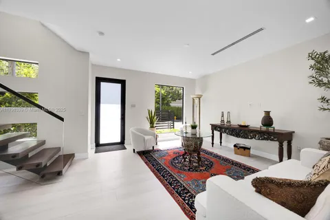 3224 Elizabeth St, Miami FL 33133