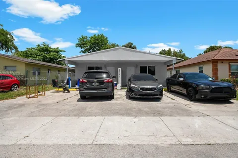 2731 NW 14th St, Fort Lauderdale FL 33311