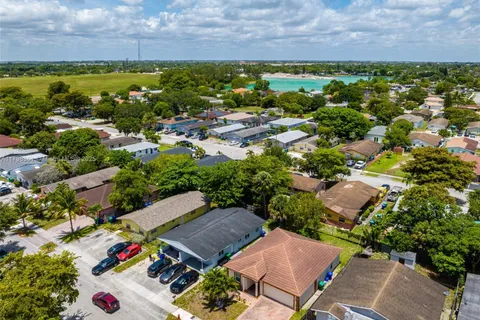 2731 NW 14th St, Fort Lauderdale FL 33311