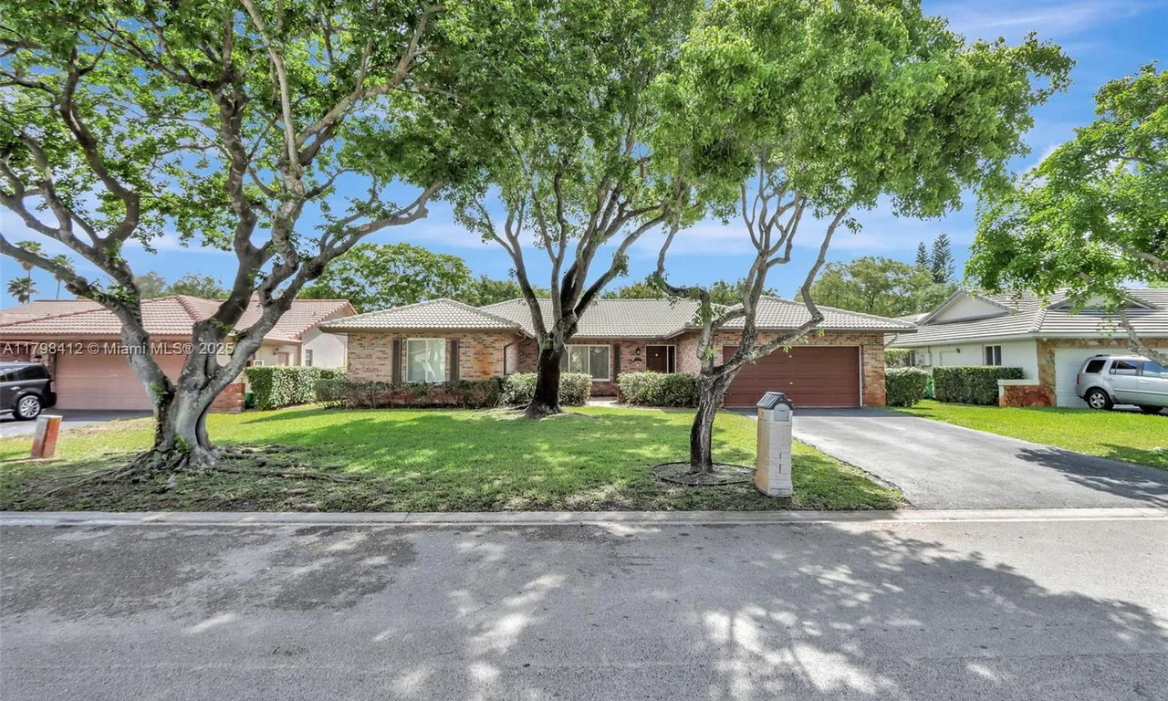 295 NW 107th Ave, Coral Springs FL 33071