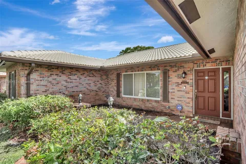 295 NW 107th Ave, Coral Springs FL 33071