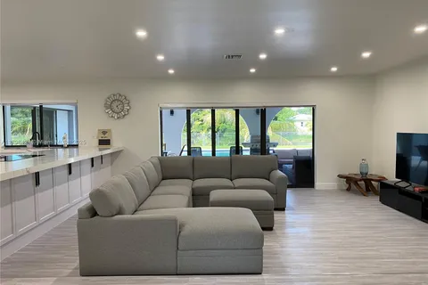 810 SW 66th Ave, Plantation FL 33317