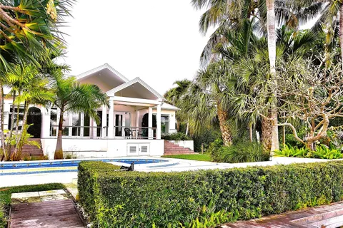 621 N Mashta Dr, Key Biscayne FL 33149