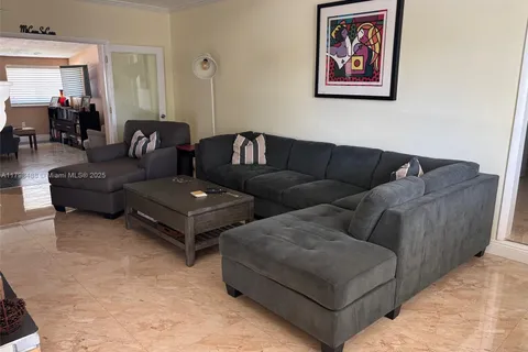 16195 SW 78th Ave, Palmetto Bay FL 33157