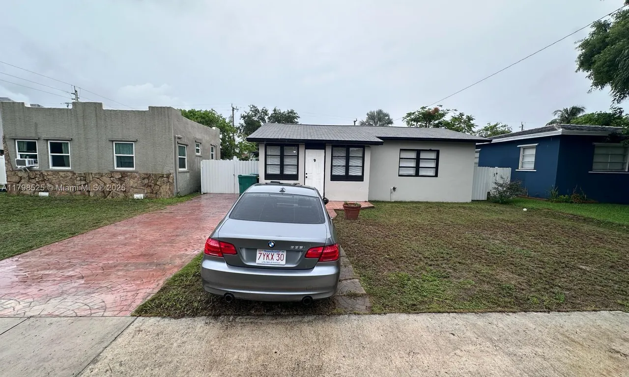 209 SW 5th St, Dania Beach FL 33004