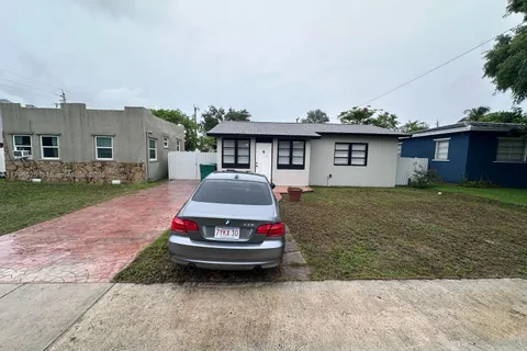 209 SW 5th St, Dania Beach FL 33004