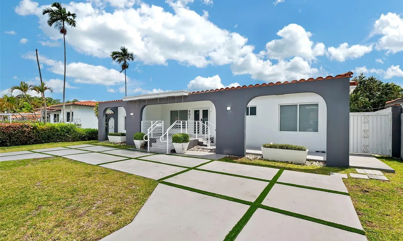 301 SW 30th Ct, Miami FL 33135